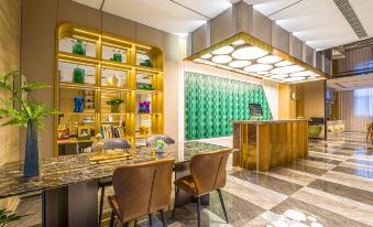 World Smart Hotel (Lankao Jiaoyulu Memorial Hall)
