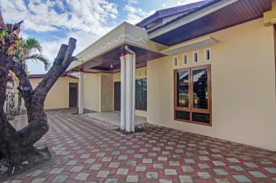Capital O 90643 Suri Guest House Syariah Hotels in 
