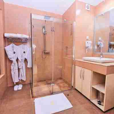 Oak Haven Hotel & Suites Rooms