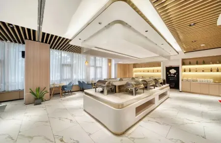 Guiyang Air Travel · Hotel Transfer · YOUNG AND FASHION (Longdongbao Airport Outlet Store) Отели рядом с достопримечательностью «Guiyang University Software Branch»