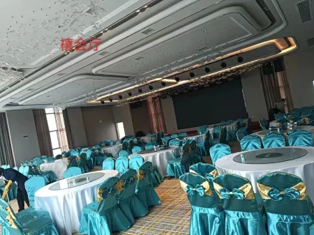 Vienna International Hotel Huaihua Xinhuang High-speed Railway Station