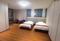 Menghai Yuhai Hotel
