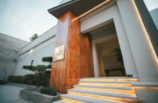 Chunxuan Homestay (Longmen Grottoes Scenic Area Southwest Gate) Hotels near Longhua Temple