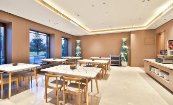 Yuehao Holiday Hotel (Dunhua High-speed Railway Station)