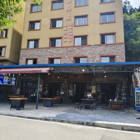Chishui Swan Castle Miao Family Hotel