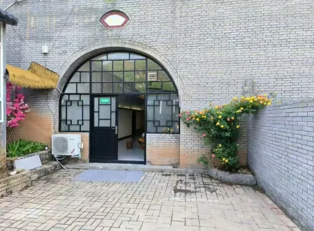 Liukong Cave Homestay (Yiyang Jinping Town Branch) Отели в г. Иян