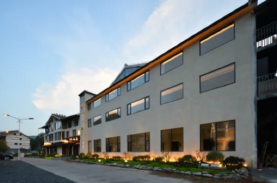 梵淨山雲與溪野舍パノラマ民宿