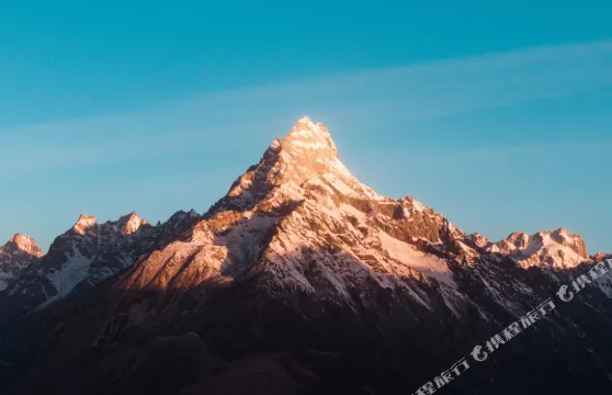 理塘雲上.小築青年旅舍