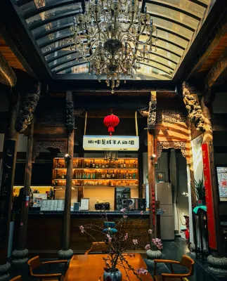 One read and one clean homestay Hotels near Qiyun Mountain Cableway