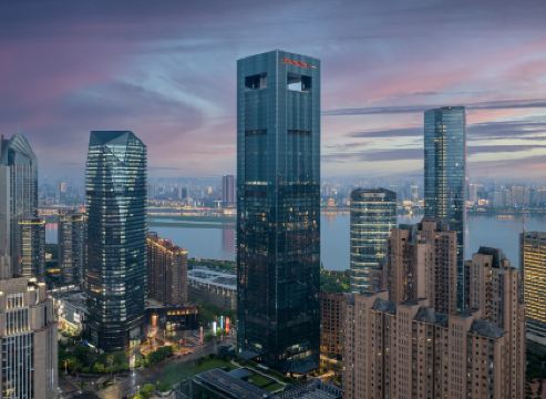 南昌紅谷灘秋水廣場希爾頓歡朋酒店