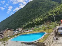 Kangding Snow Mountain Yiju Hot Spring Inn - piscina