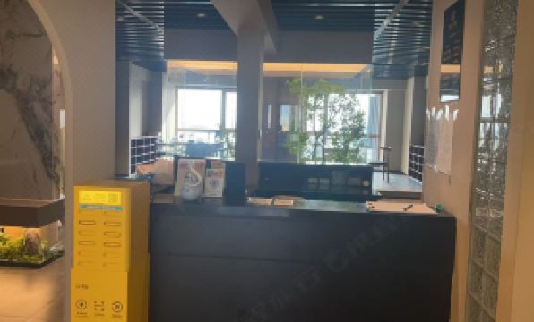 Bochen Jiamu Hotel (Rongchuang Amusement Park Shimao Avenue Subway Station Branch)