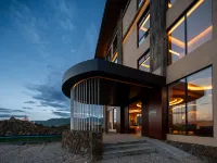 Ten-Mile Snow Mountain Luxury Lodge