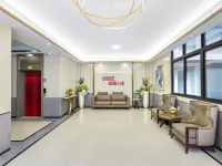 Pengyue Zilin Light Luxury PLUS Homestay (Huanlesong Branch) Hotels in Hezhou