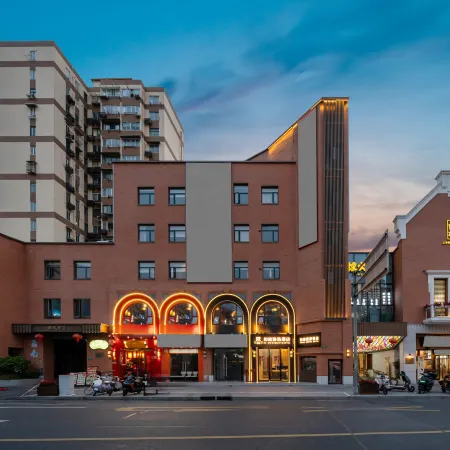 Ruwei Youth Hostel (Lujiazui Area Pudian Road)