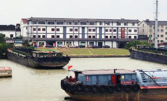Suitetrails - Floral Hotel · Tong Feng Lili