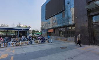 Times Hotel (Wuhan Renxin Huilongyangcun Subway Station)