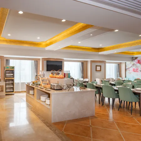 Vienna Hotel (Fuyang University Town West High-speed Railway Station)