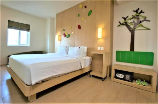 Ascent Hotel & Cafe Malang Hotel dekat Stasiun Kereta Malang