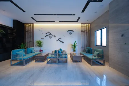 Meizhou Parade Performing Arts Hotel Отели рядом с достопримечательностью «Yannan Feiqiao Stream Scenic Area»