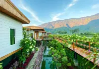 Pondanu Cabins by the Lake Hotels near Hidden Strawberry Garden