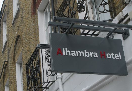 5. 알함브라 호텔..