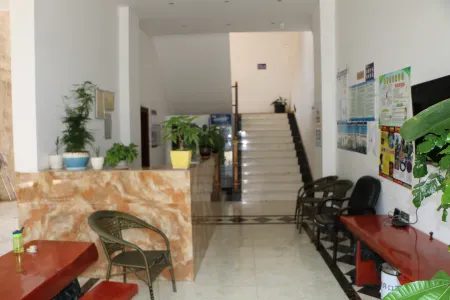 Honghe County Jingyue Hotel