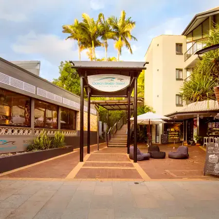 Ocean Breeze Resort Отели рядом с достопримечательностью «Торгово-развлекательный центр Noosa Junction»
