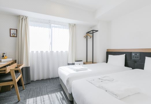 호텔 로비 공룡 로봇