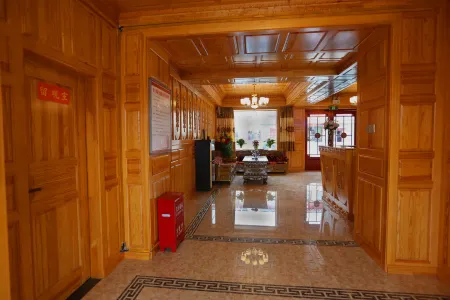 Luqu Lianbao Hotel Отели в г. Луцюй