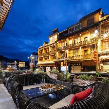 BK Shengsi International Hotel (Hailuogou Moxi Ancient Town)