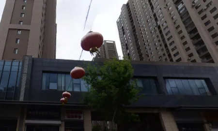 Daqing Strawberry Theme Homestay Отели рядом с достопримечательностью «Daqing Normal University»