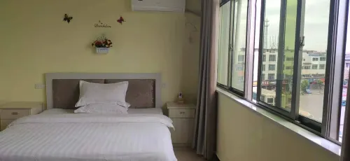 Central Hotel (Yugan Ruihong)