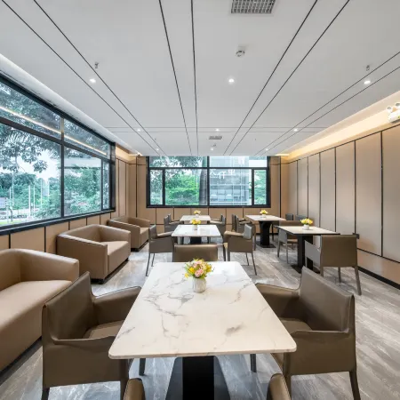 Langjing hotel (Shenzhen Daqianlipeng Chau subway station shop) Отели рядом с достопримечательностью «Станция метро Pingzhou »