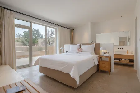 Stray Birds Hotel Отели рядом с достопримечательностью «Desert Escalator»