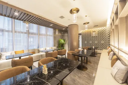 Atour  Hotel, Wutongjie Station Zhengzhou University Отели рядом с достопримечательностью «University for Science & Technology Zhengzhou»