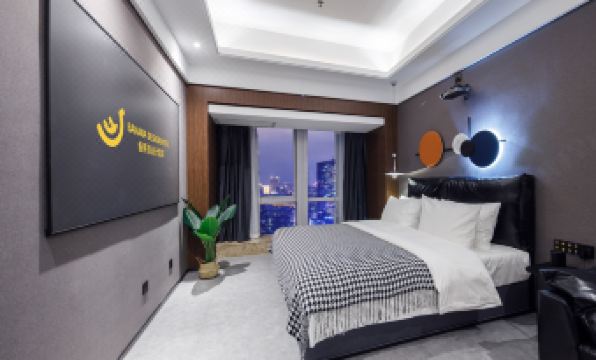 Banana Design Mansion