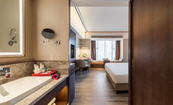 Meiqiu Holiday Hotel (Zhuhai Gongbei Port Branch)