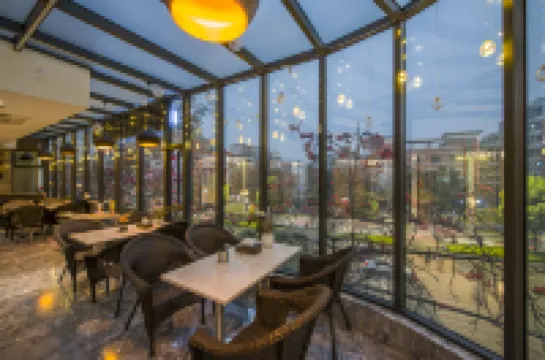 江門花沐禧酒店（新會岡中大道世紀廣場店）