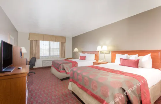 聖喬治華美達酒店