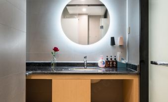 Kunming Day Youth Hotel (Nanping Street Dongfeng Square)