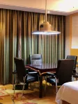 Vienna Hotel (Qionghai Wanquan River Yinhai Road Branch)