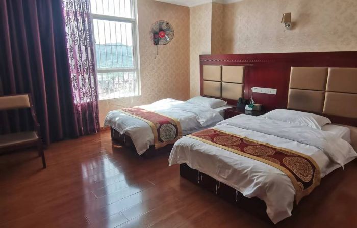 Yongde Junhan Business Hotel