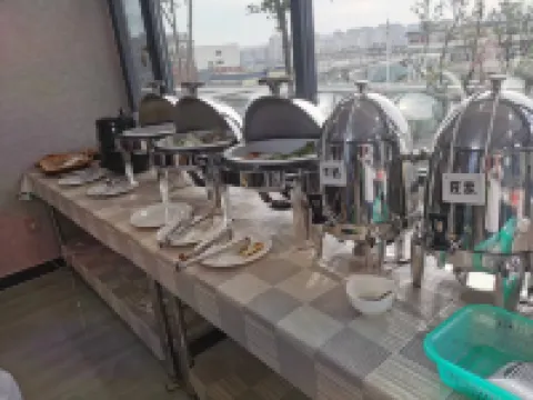 Chengju Zhenpin Hotel Hotels in Xundian