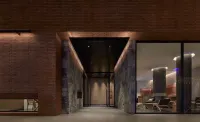 Weilu Hotel (Zhengzhou Jinshui Road Yanzhuang Metro Station Branch)