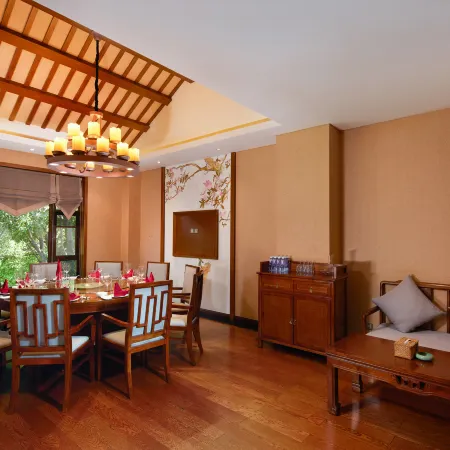 Qionghai Xibo Crane Shadow Hotel