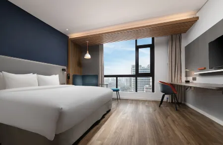 Haining Leather City Maison New Century Hotel Отели рядом с достопримечательностью «Former residence of Zhimo Xu»