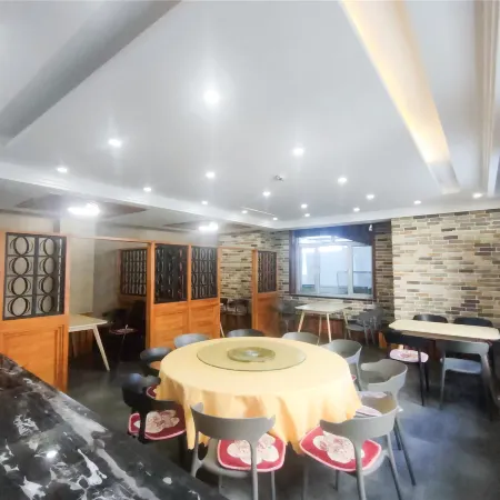 Alshan Mirror Photography Theme Hotel