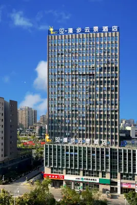 92 Walking In The Clouds Hotel