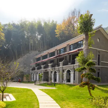 Floral Hotel·Qvzhou Yungu Yashe Hotel